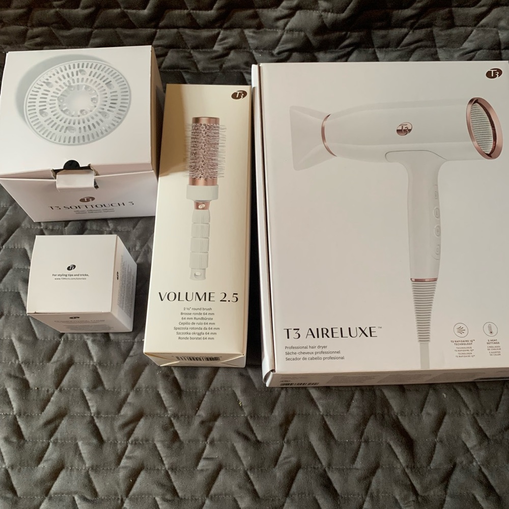 T3 AIRELUXE Hair Dryer with Round Brush, Comb attachment, Diffuser attachment